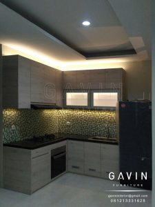 kitchen set dapur minimalis modern finishing hpl kombinasi kaca es Q2706