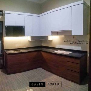 pembuatan kitchen set kombinasi warna coklat putih by Gavin id3330