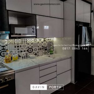 Kitchen Set Minimalis Warna Putih di Perumahan Discovery Serenity Bintaro Pondok Aren id4362